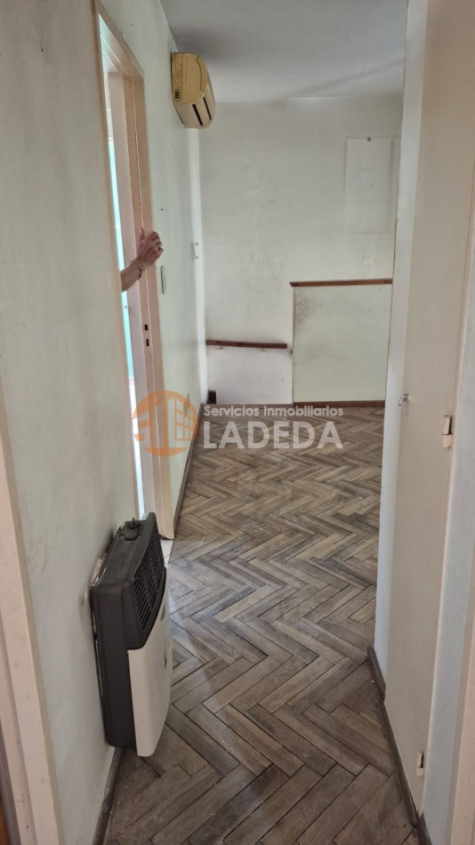PH EN 1ER PISO - OPORTUNIDAD PARA INVERTIR - CALLE URUGUAY 1767 -BARRIO HOSPITALES