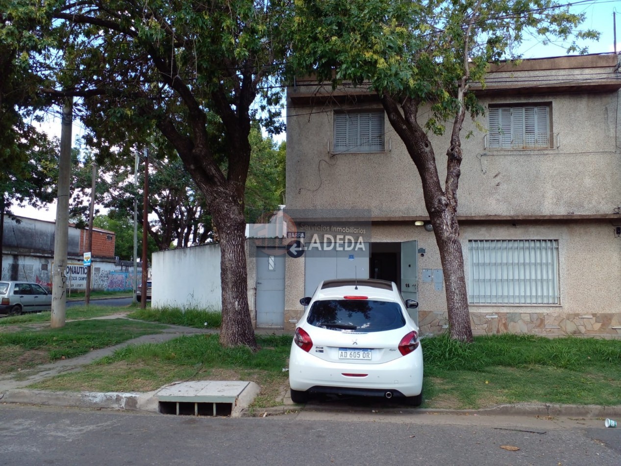 CASA EN ESQUINA BARRA y SAN LORENZO