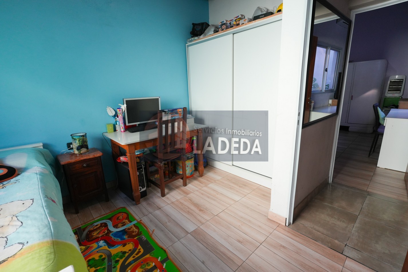 CASA TOTALMENTE REMODELADA 3 DORMITORIOS - DOBLE COCHERA CUBIERTA - JARDIN