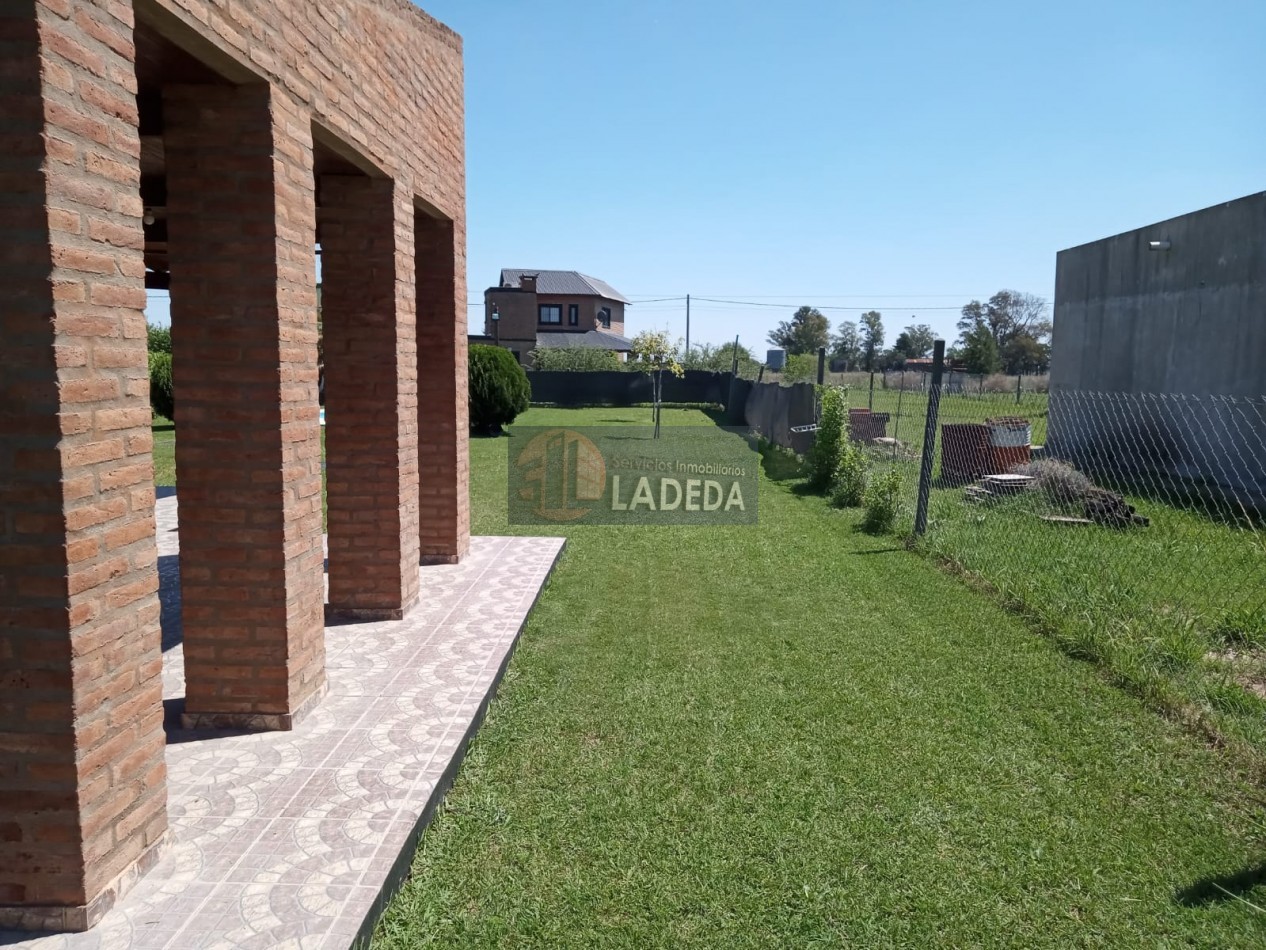 CASA CON PILETA Y HERMO PARQUE EN PUNTA CHACRA - ROLDAN