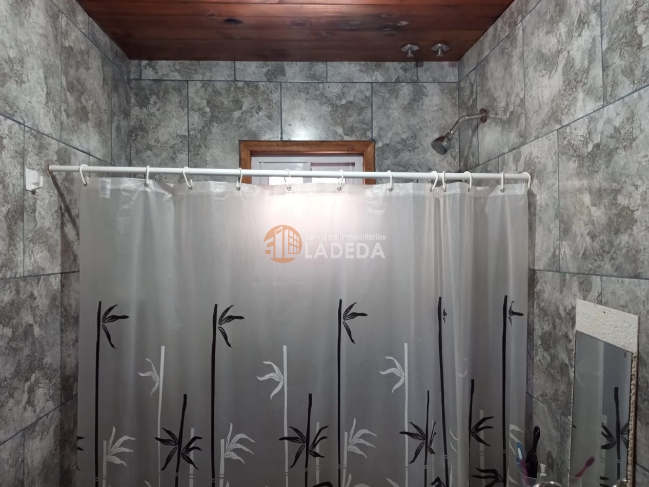 CASA CON PILETA - HERMOSO PARQUE EN PUNTA CHACRA - ROLDAN