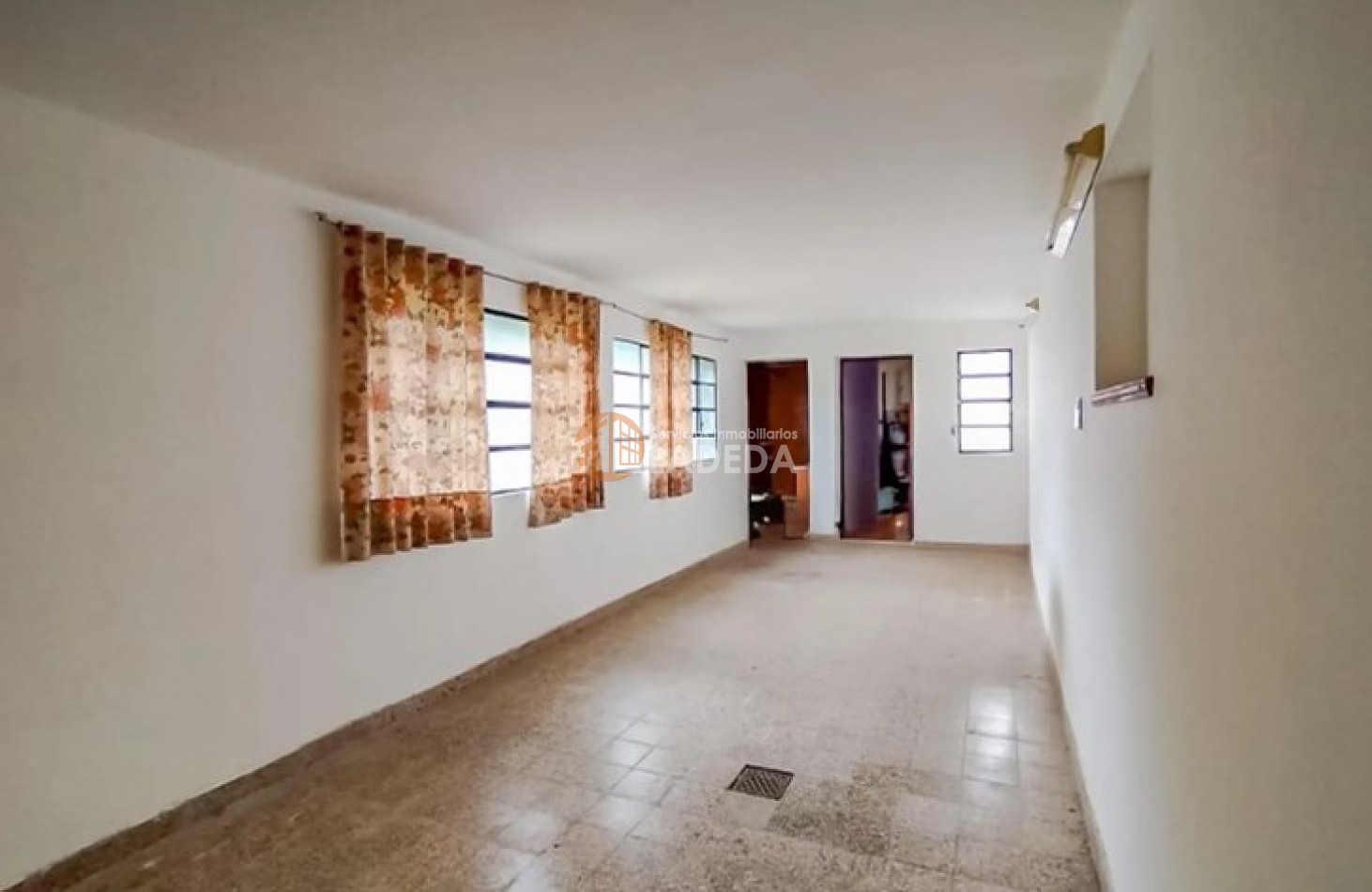 CASA A LA VENTA o PERMUTA DE 214 M2 CUBIERTOS CALLE MITRE 345 -MONJES - SANTA FE