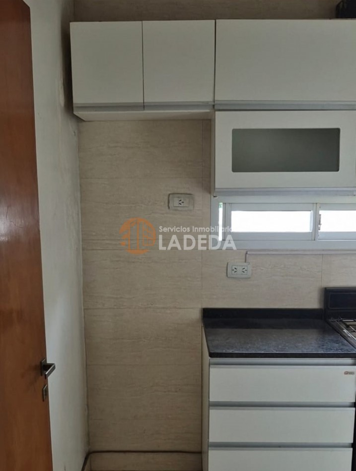 PH EN 1ER PISO - OPORTUNIDAD PARA INVERTIR - CALLE URUGUAY 1767 -BARRIO HOSPITALES