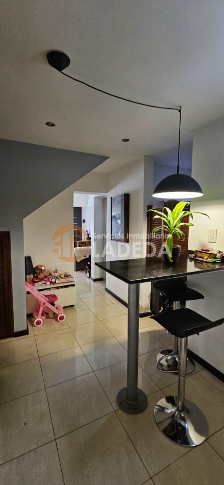 HERMOSA CASA EN BARRIO BELGRANO - ECUADOR AL 1000