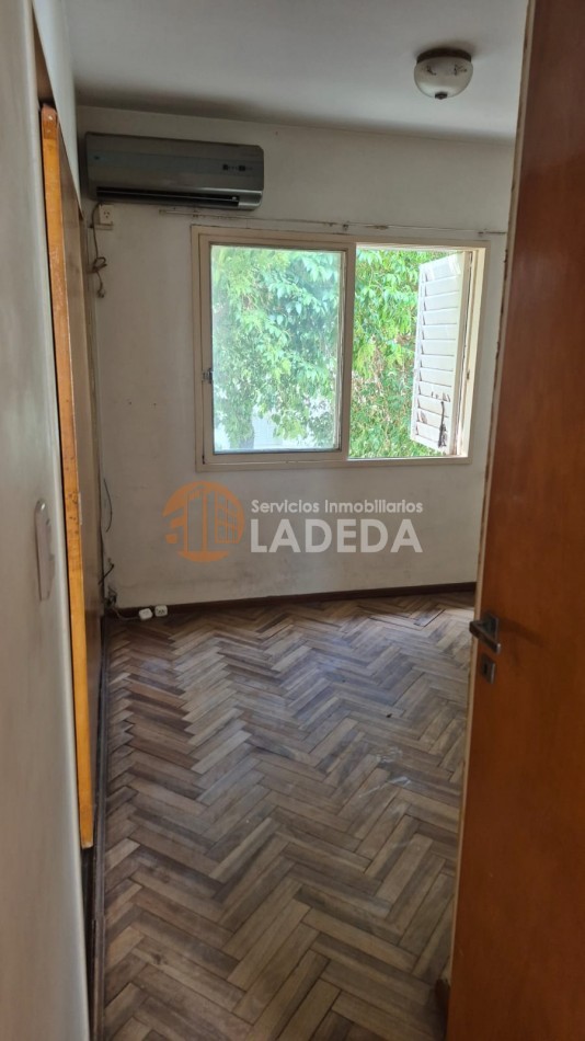 PH EN 1ER PISO - OPORTUNIDAD PARA INVERTIR - CALLE URUGUAY 1767 -BARRIO HOSPITALES