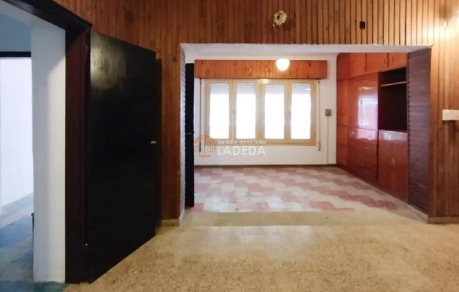 CASA A LA VENTA o PERMUTA DE 214 M2 CUBIERTOS CALLE MITRE 345 -MONJES - SANTA FE