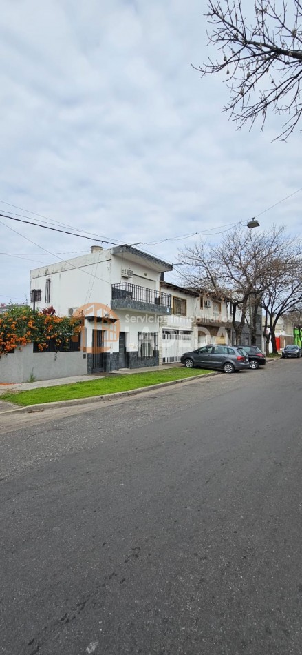 HERMOSA CASA EN BARRIO BELGRANO - ECUADOR AL 1000