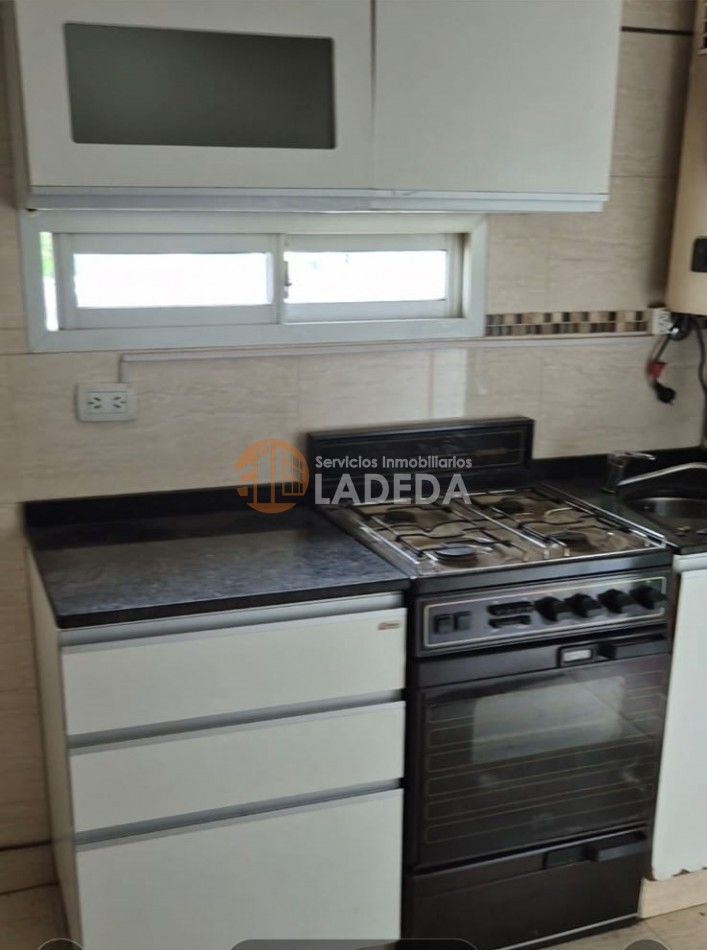 PH EN 1ER PISO - OPORTUNIDAD PARA INVERTIR - CALLE URUGUAY 1767 -BARRIO HOSPITALES