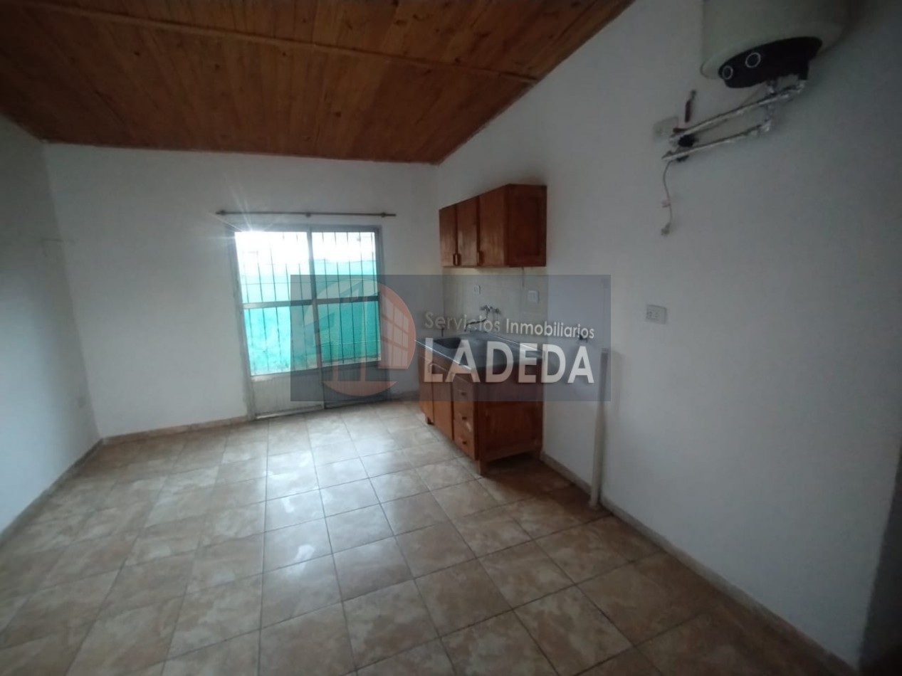 CASA EN ROLDAN 2 DORMITORIOS