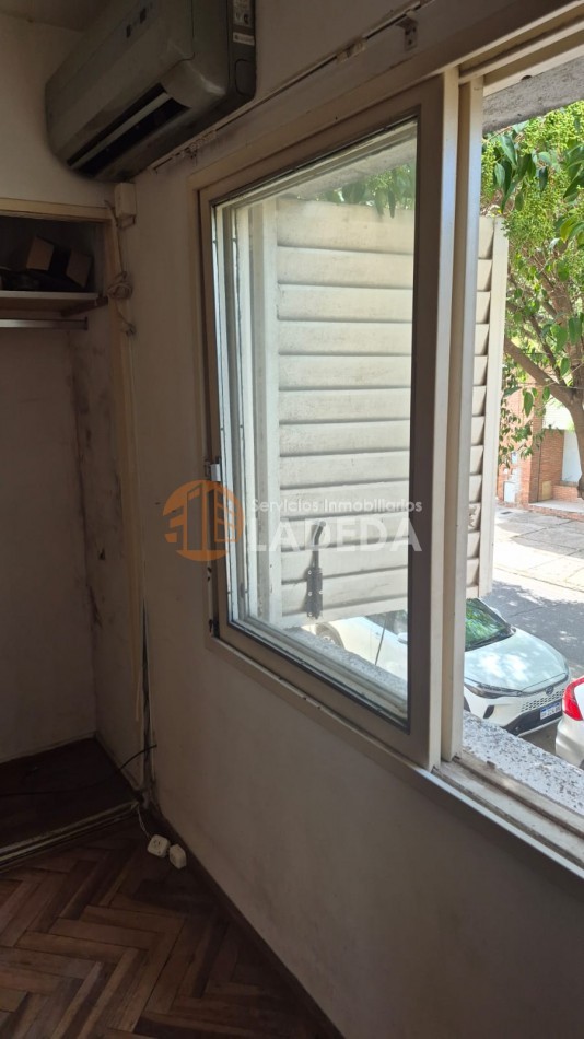 PH EN 1ER PISO - OPORTUNIDAD PARA INVERTIR - CALLE URUGUAY 1767 -BARRIO HOSPITALES