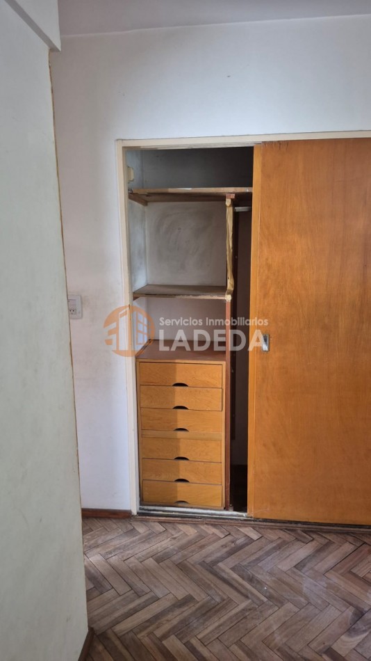 PH EN 1ER PISO - OPORTUNIDAD PARA INVERTIR - CALLE URUGUAY 1767 -BARRIO HOSPITALES