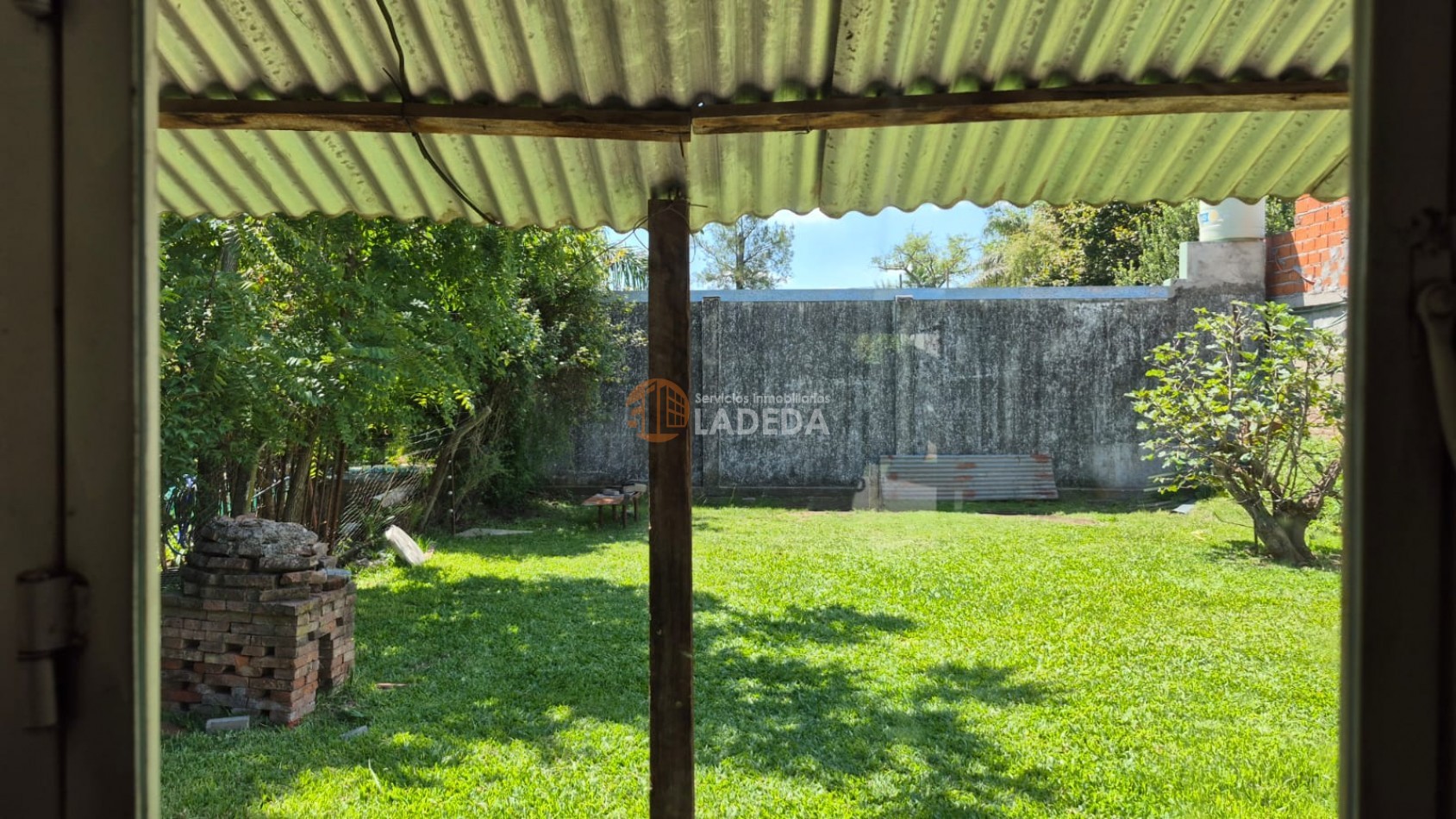 OPORTUNIDAD LOTE CON TODOS LOS SERVICIOS EN FUNES - MAS CASA PREFABRICADA