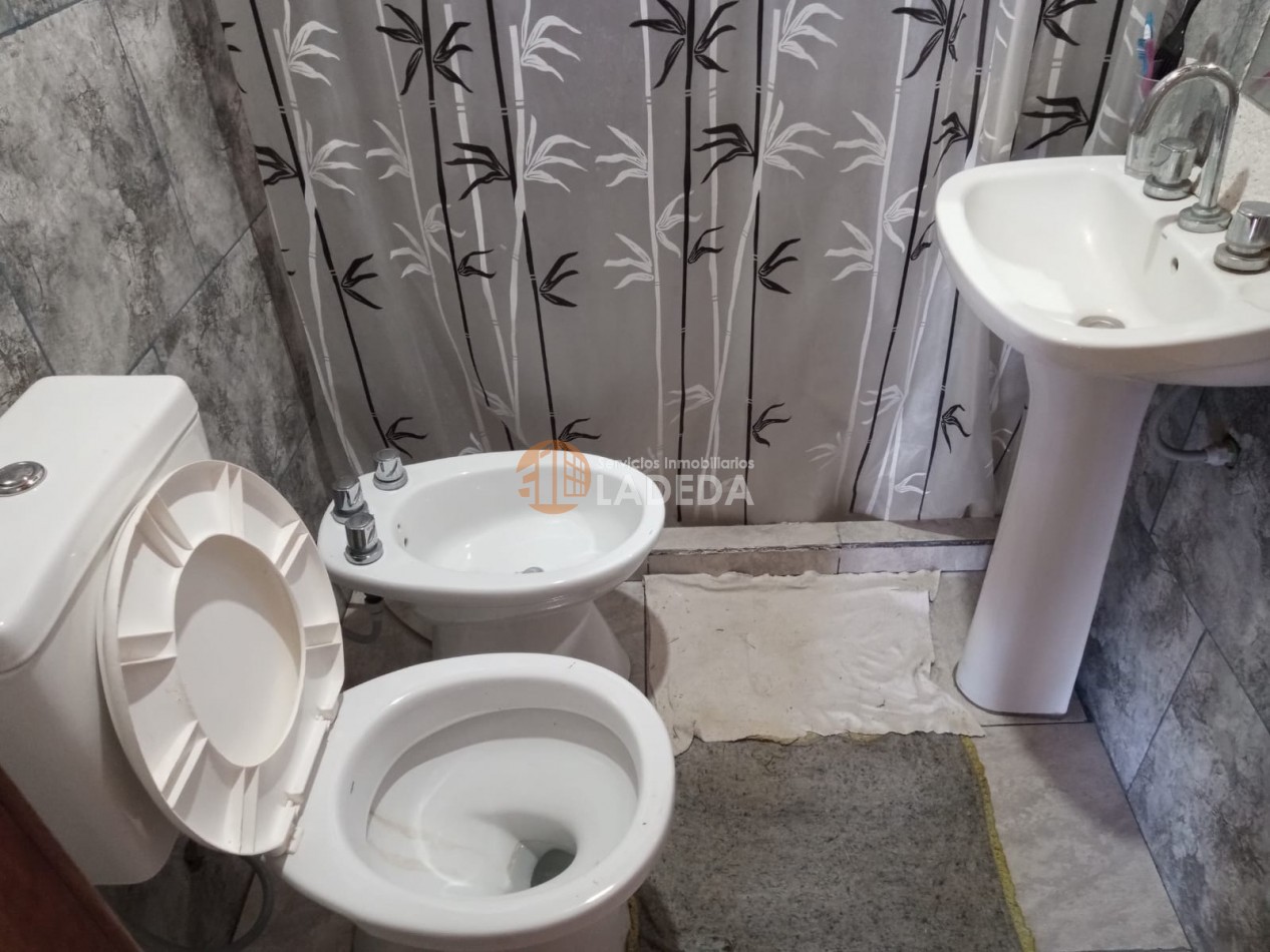 CASA CON PILETA - HERMOSO PARQUE EN PUNTA CHACRA - ROLDAN