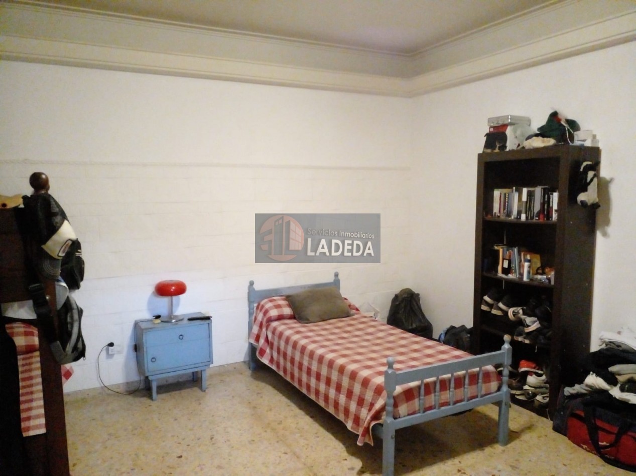 CASA AL FRENTE EN BARRIO AZCUENAGA