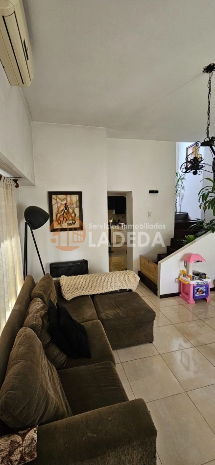 HERMOSA CASA EN BARRIO BELGRANO - ECUADOR AL 1000