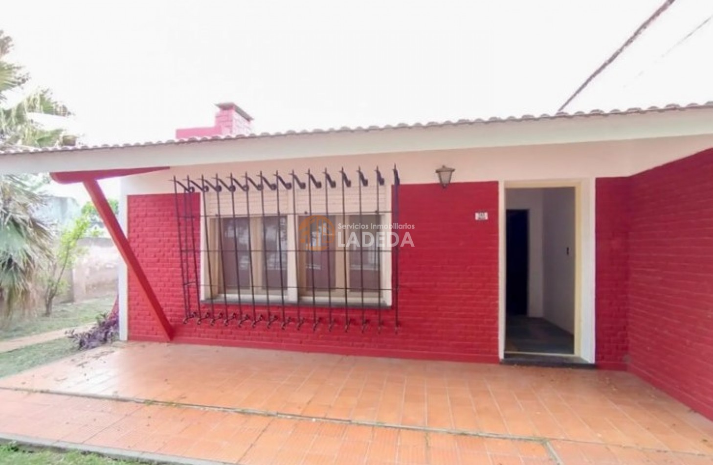 CASA A LA VENTA o PERMUTA DE 214 M2 CUBIERTOS CALLE MITRE 345 -MONJES - SANTA FE