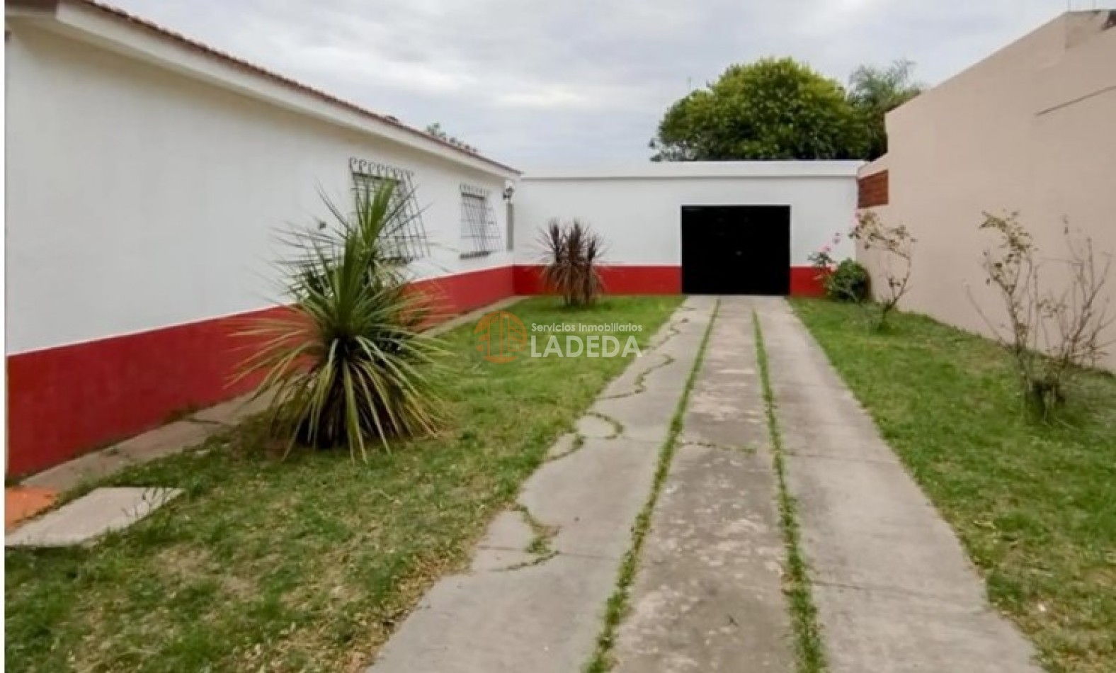 CASA A LA VENTA o PERMUTA DE 214 M2 CUBIERTOS CALLE MITRE 345 -MONJES - SANTA FE