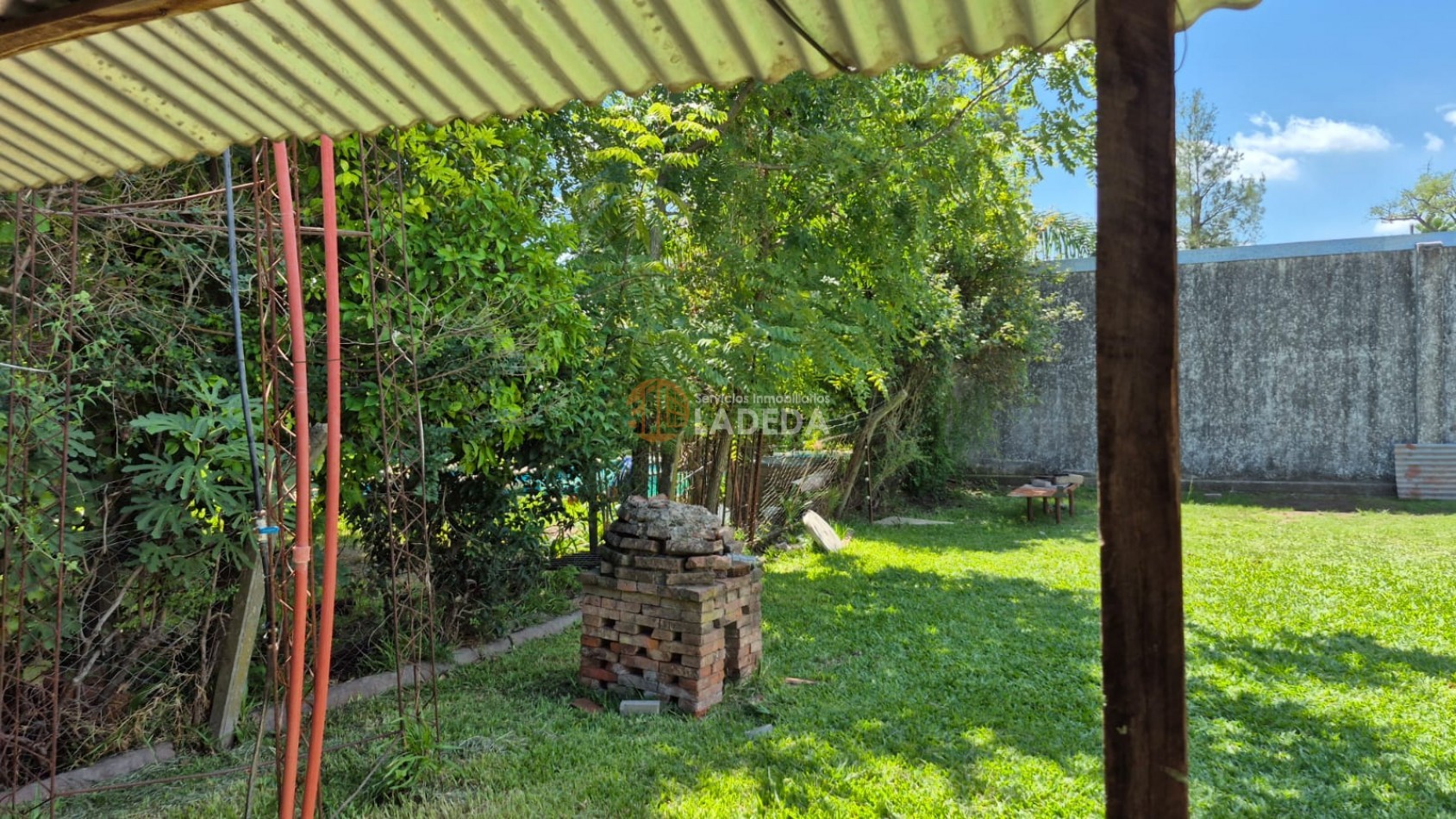 OPORTUNIDAD LOTE CON TODOS LOS SERVICIOS EN FUNES - MAS CASA PREFABRICADA