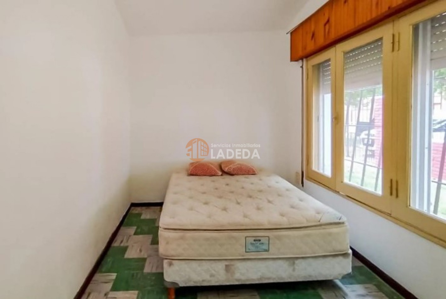 CASA A LA VENTA o PERMUTA DE 214 M2 CUBIERTOS CALLE MITRE 345 -MONJES - SANTA FE