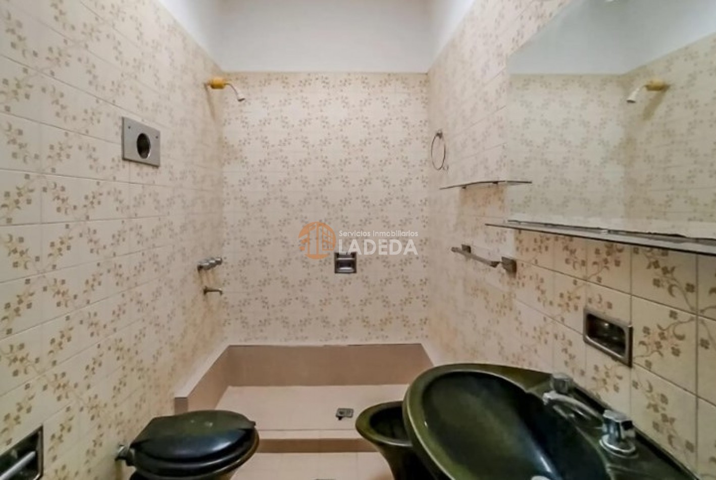 CASA A LA VENTA o PERMUTA DE 214 M2 CUBIERTOS CALLE MITRE 345 -MONJES - SANTA FE