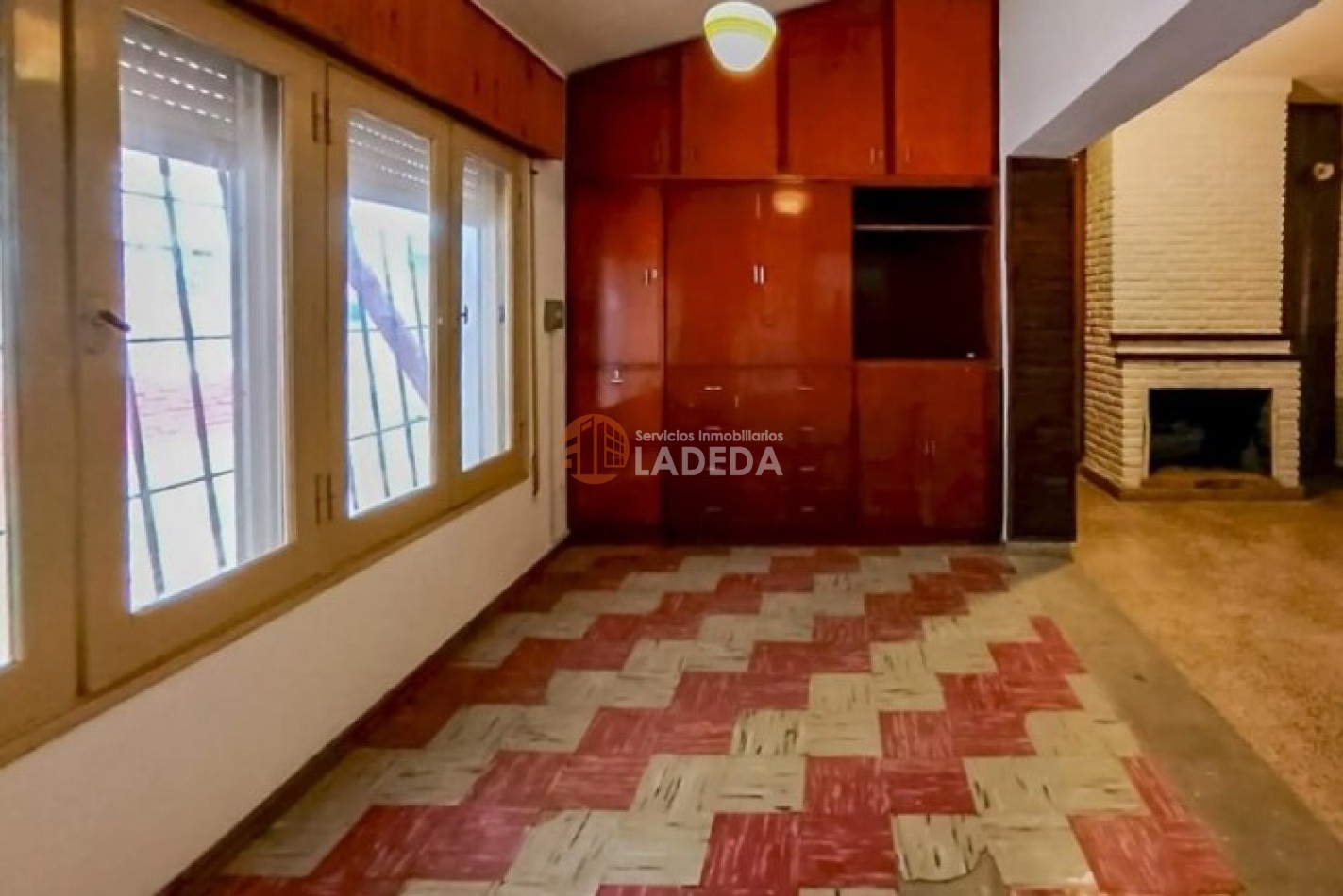 CASA A LA VENTA o PERMUTA DE 214 M2 CUBIERTOS CALLE MITRE 345 -MONJES - SANTA FE