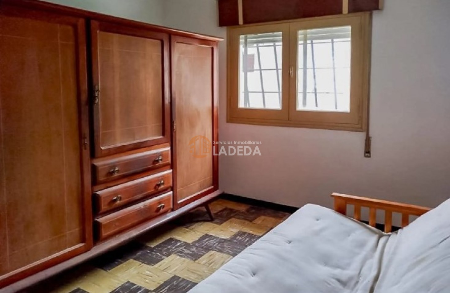 CASA A LA VENTA o PERMUTA DE 214 M2 CUBIERTOS CALLE MITRE 345 -MONJES - SANTA FE