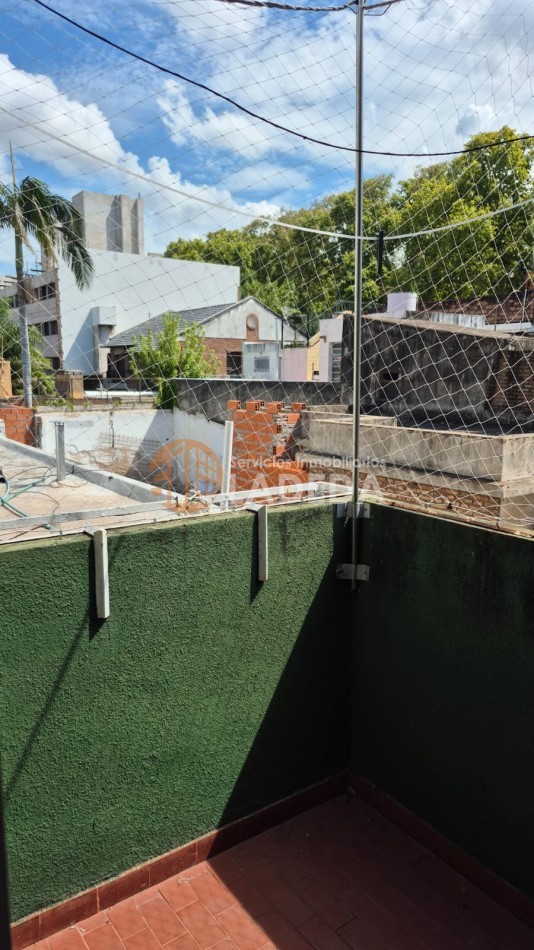 PH EN 1ER PISO - OPORTUNIDAD PARA INVERTIR - CALLE URUGUAY 1767 -BARRIO HOSPITALES