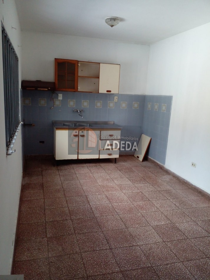 CASA EN ESQUINA BARRA y SAN LORENZO