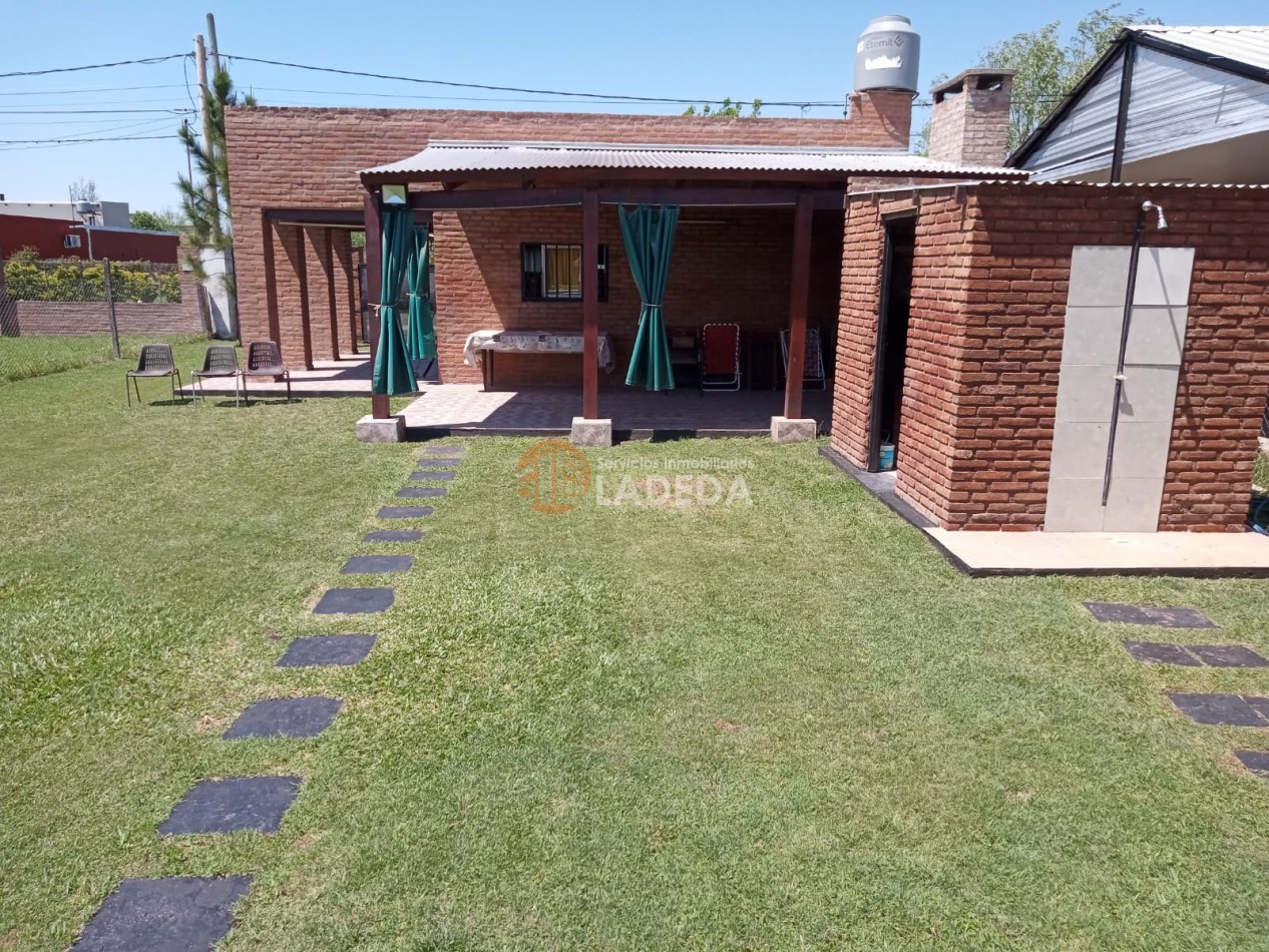CASA CON PILETA - HERMOSO PARQUE EN PUNTA CHACRA - ROLDAN