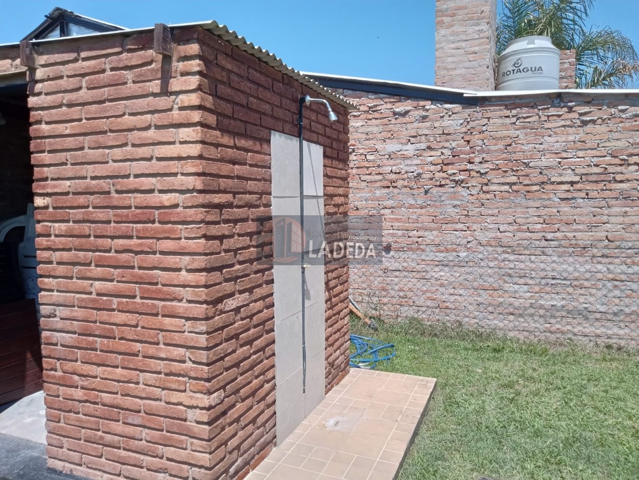CASA CON PILETA Y HERMO PARQUE EN PUNTA CHACRA - ROLDAN