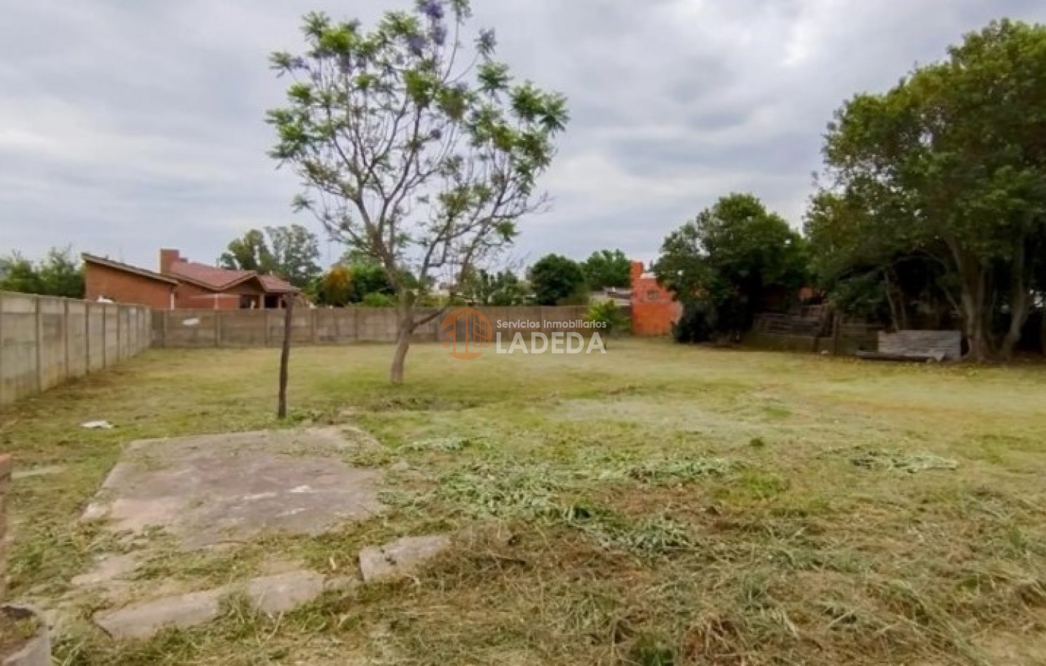 CASA A LA VENTA o PERMUTA DE 214 M2 CUBIERTOS CALLE MITRE 345 -MONJES - SANTA FE