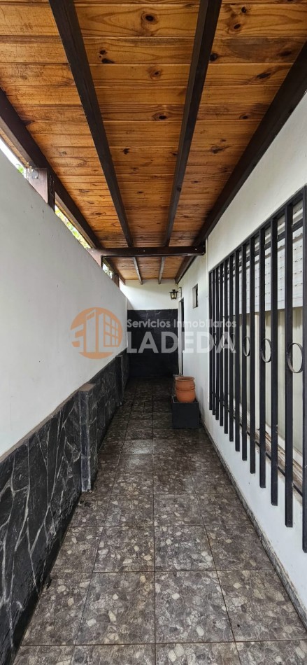 HERMOSA CASA EN BARRIO BELGRANO - ECUADOR AL 1000