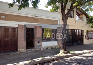 CASA AL FRENTE EN BARRIO AZCUENAGA