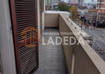 DEPARTAMENTO !!! OPORTUNIDAD UNICA: 170 m² de Categoria a Modernizar en calle Cafferata