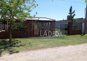 CASA CON PILETA Y HERMO PARQUE EN PUNTA CHACRA - ROLDAN
