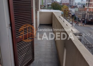 DEPARTAMENTO !!! OPORTUNIDAD UNICA: 170 m² de Categoria a Modernizar en calle Cafferata